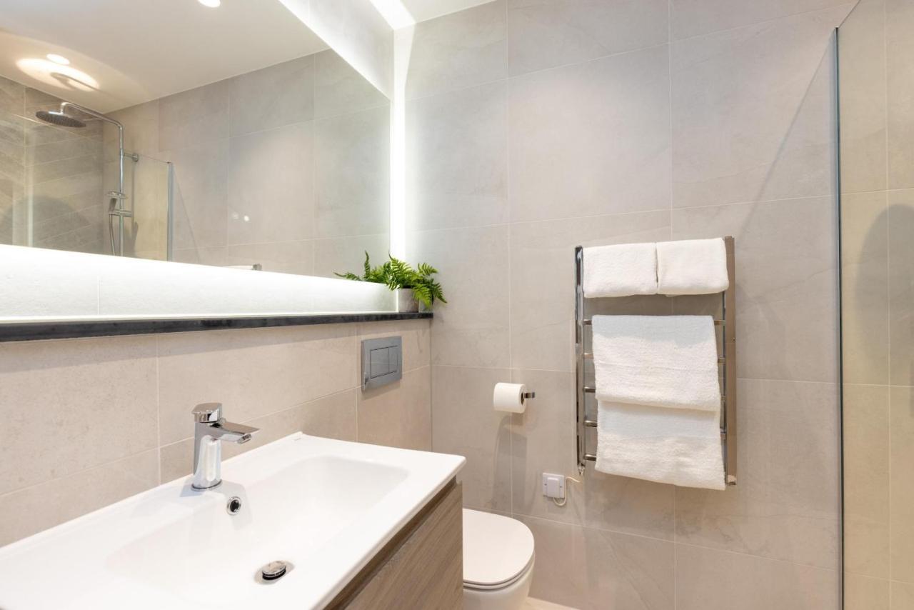 The Kingswood Hotel Сейнт Остел Екстериор снимка