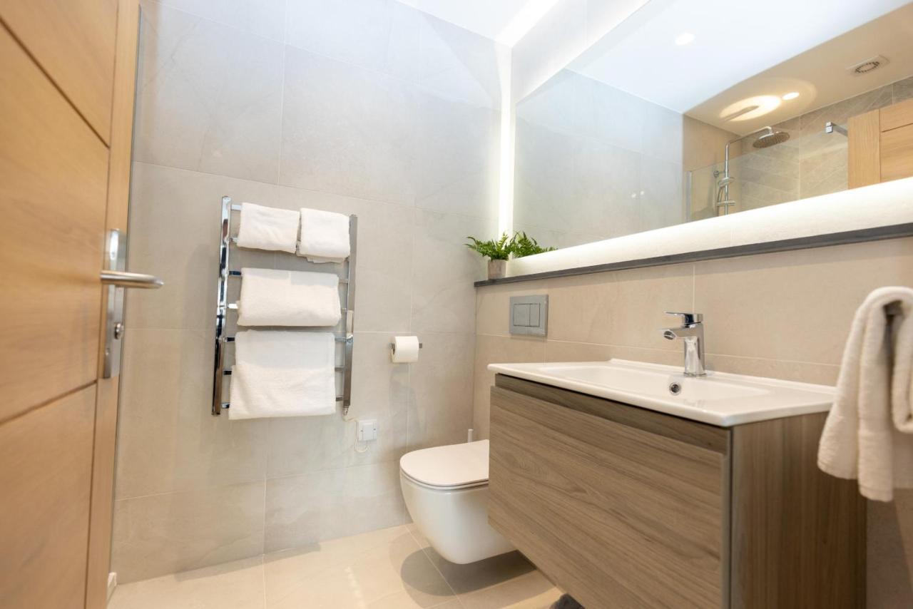 The Kingswood Hotel Сейнт Остел Екстериор снимка